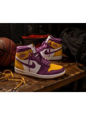 Nike Air Jordan 1 Retro High OG University Gold Bordeaux Size 11